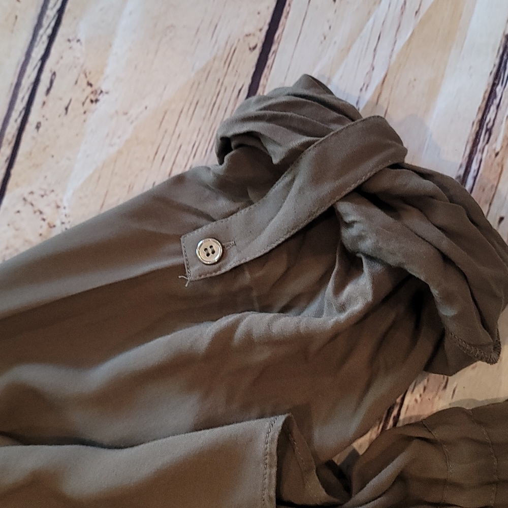Olive green zip up shirt/jacket type - Picture 7 of 10